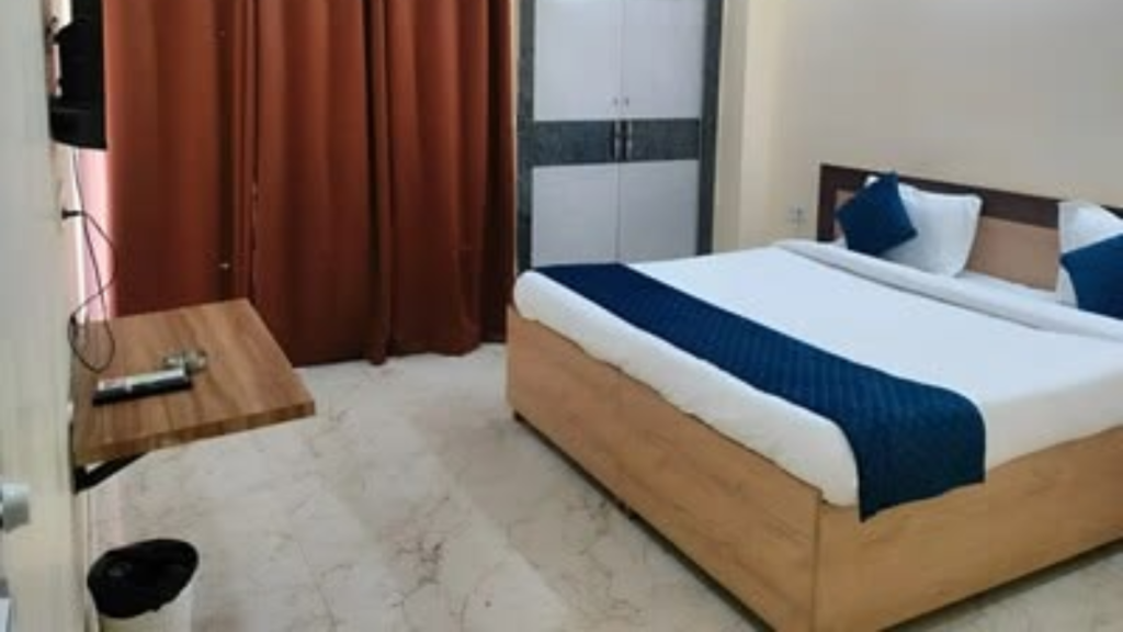 Room with kitchen in Sector 13 Karnal