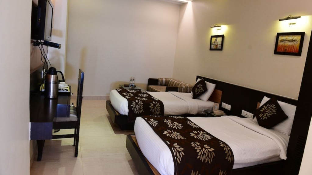 AC rooms for short stay Karnal