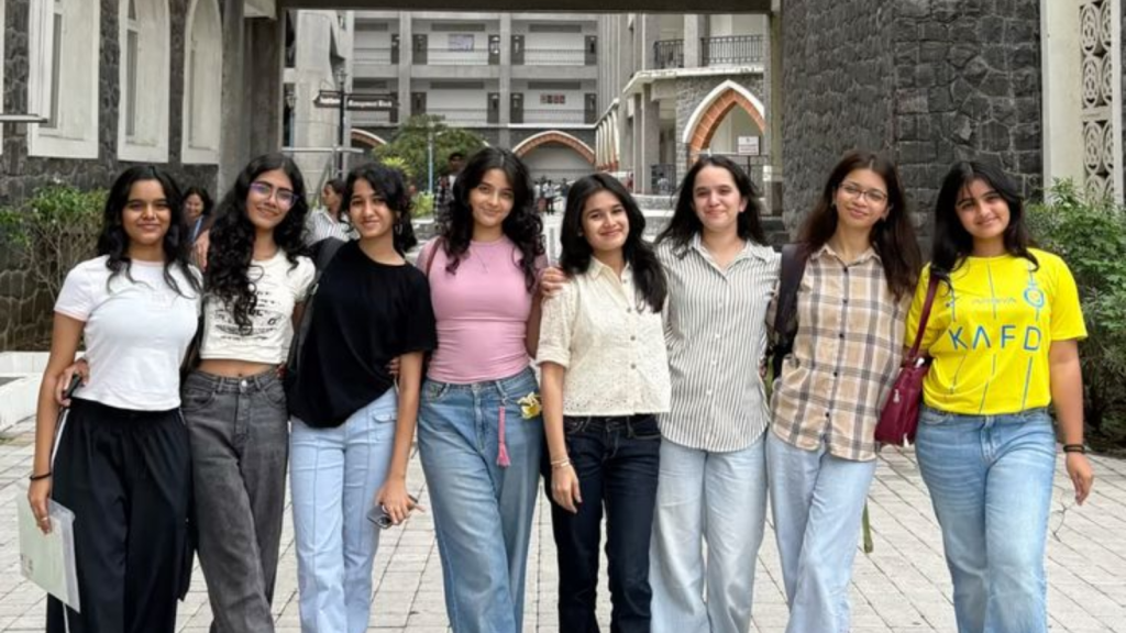 Girls PG near college Karnal