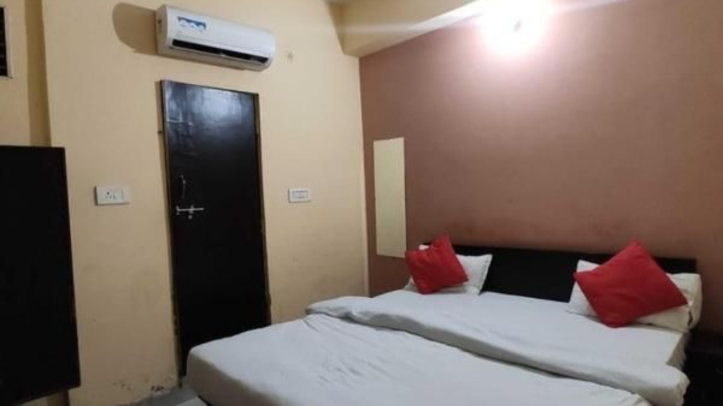 Rooms near railway station Karnal